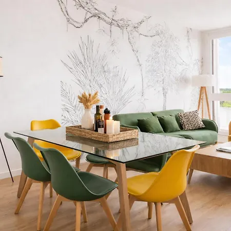 Super 10 - Grand Appartement 10 Personnes, 5 Chambres, Parking, Wifi Fibre * Angers