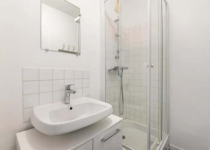 Super 10 - Grand Appartement 10 Personnes, 5 Chambres, Parking, Wifi Fibre * Angers