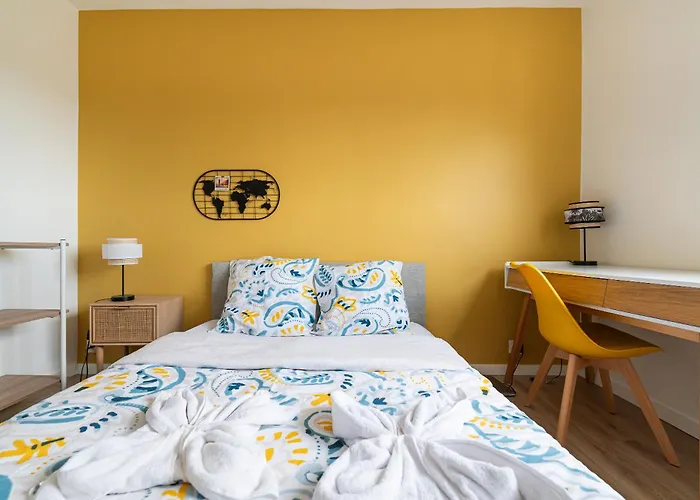 Super 10 - Grand Appartement 10 Personnes, 5 Chambres, Parking, Wifi Fibre Angers