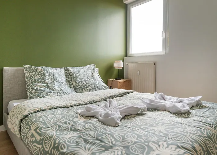 Appartamento Super 10 - Grand 10 Personnes, 5 Chambres, Parking, Wifi Fibre Angers