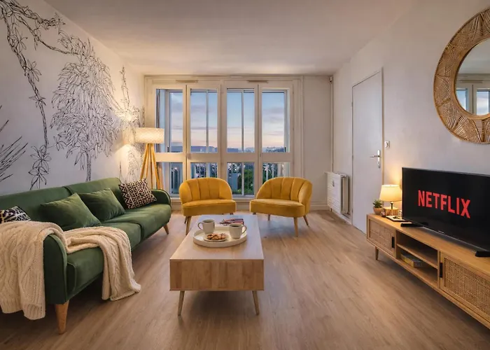 Super 10 - Grand Appartement 10 Personnes, 5 Chambres, Parking, Wifi Fibre Angers